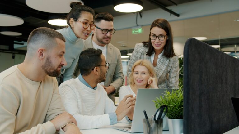 team evaluating customer training roi